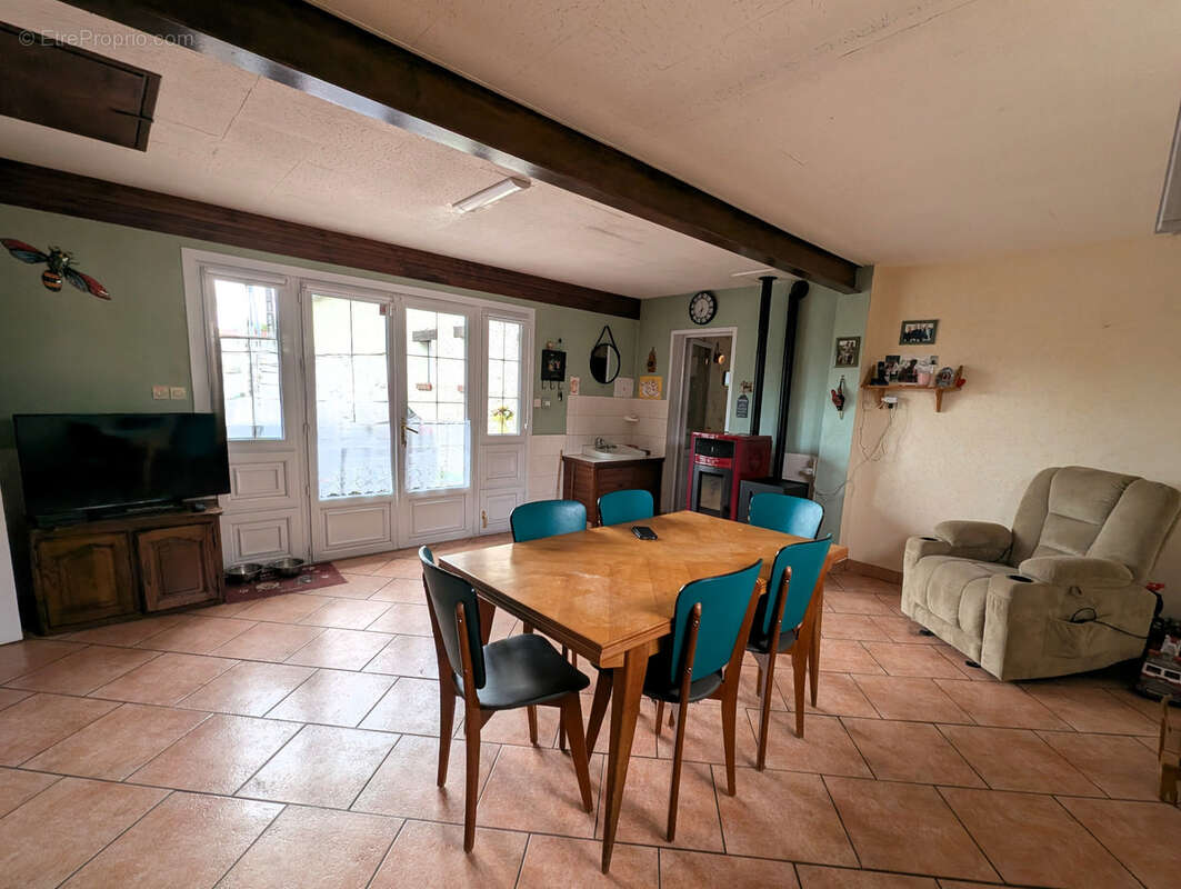 Maison familiale avec jardin à CHECY (45) - photo 10