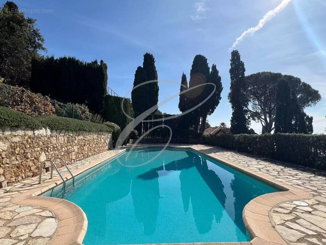 Appartement à ROQUEBRUNE-CAP-MARTIN