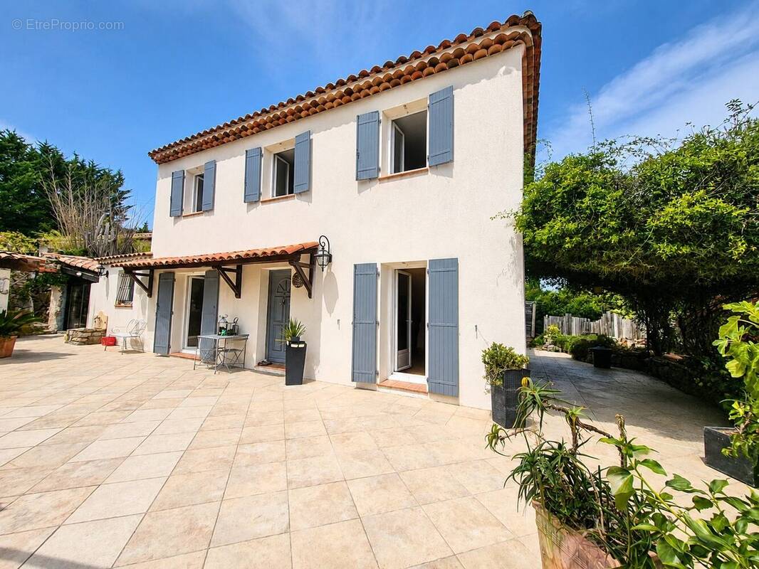 Maison 140 m² à Belcodene  - photo 4