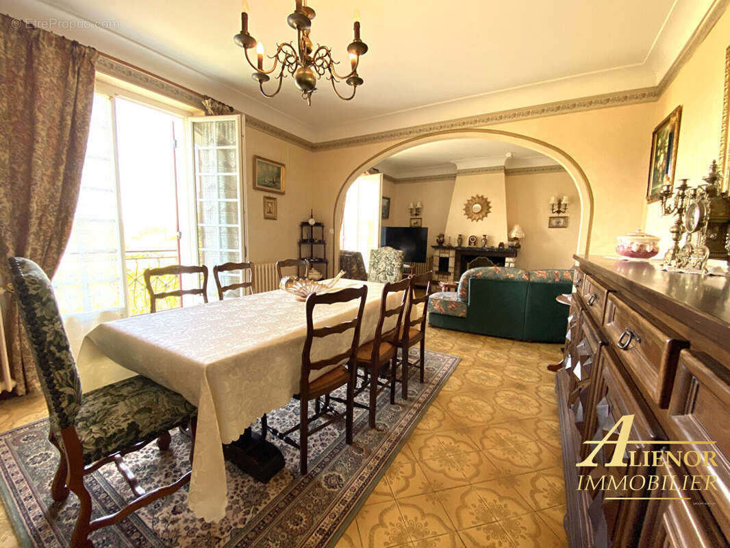 Maison à BOURDEILLES