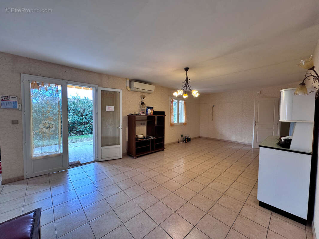 Maison à MONTBOUCHER-SUR-JABRON