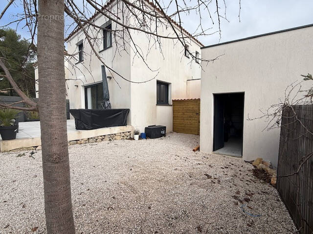 Maison à SAINT-BAUZILLE-DE-MONTMEL