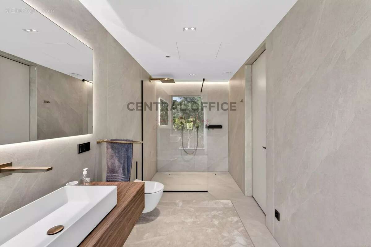 CAP D'ANTIBES- versant Ouest, villa contemporaine neuve d’exception dans un domaine privé - photo 13