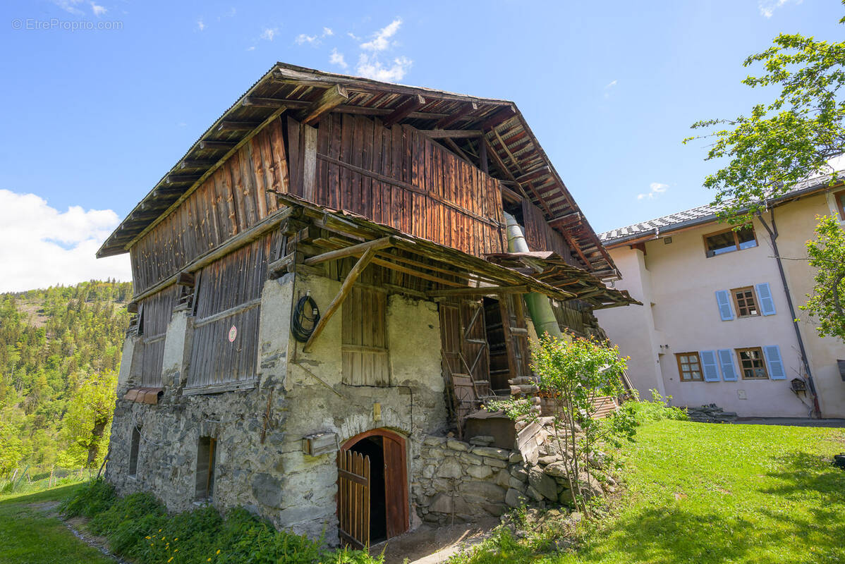 Maison à LES ALLUES