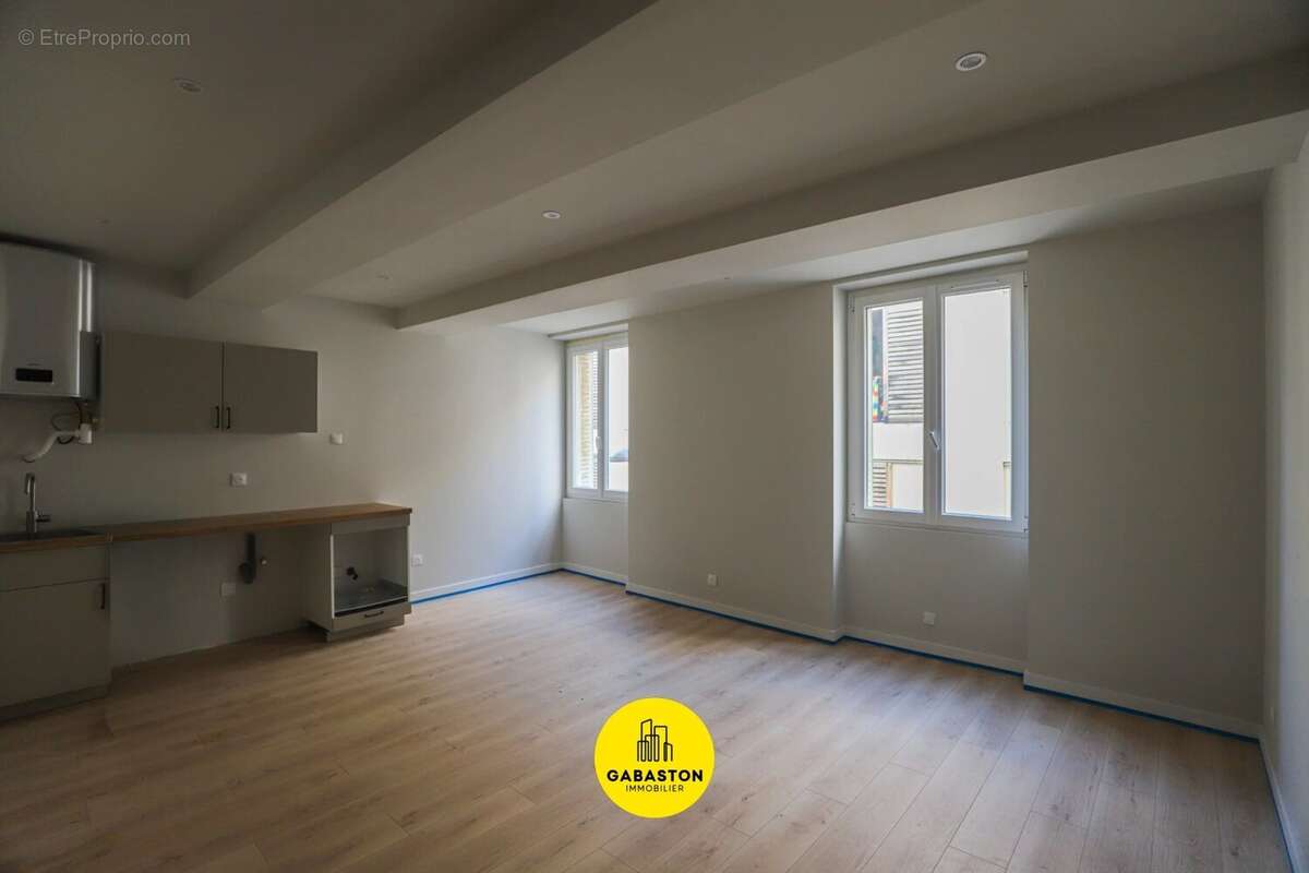 Appartement à MARSEILLE-1E