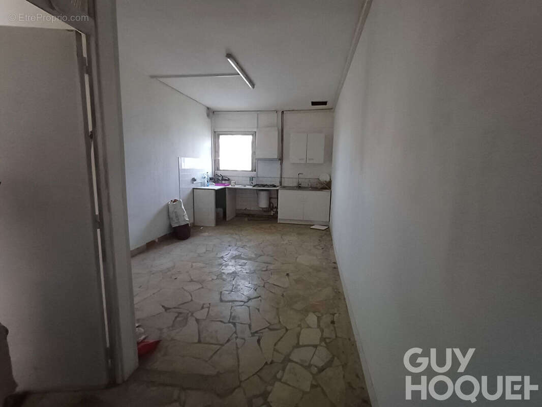 Commerce à MIREBEAU