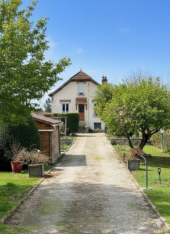Ravissante Maison Senonaise comprenant 3 chambres, au calme, au centre de son jardin de 1400m2 - photo 27