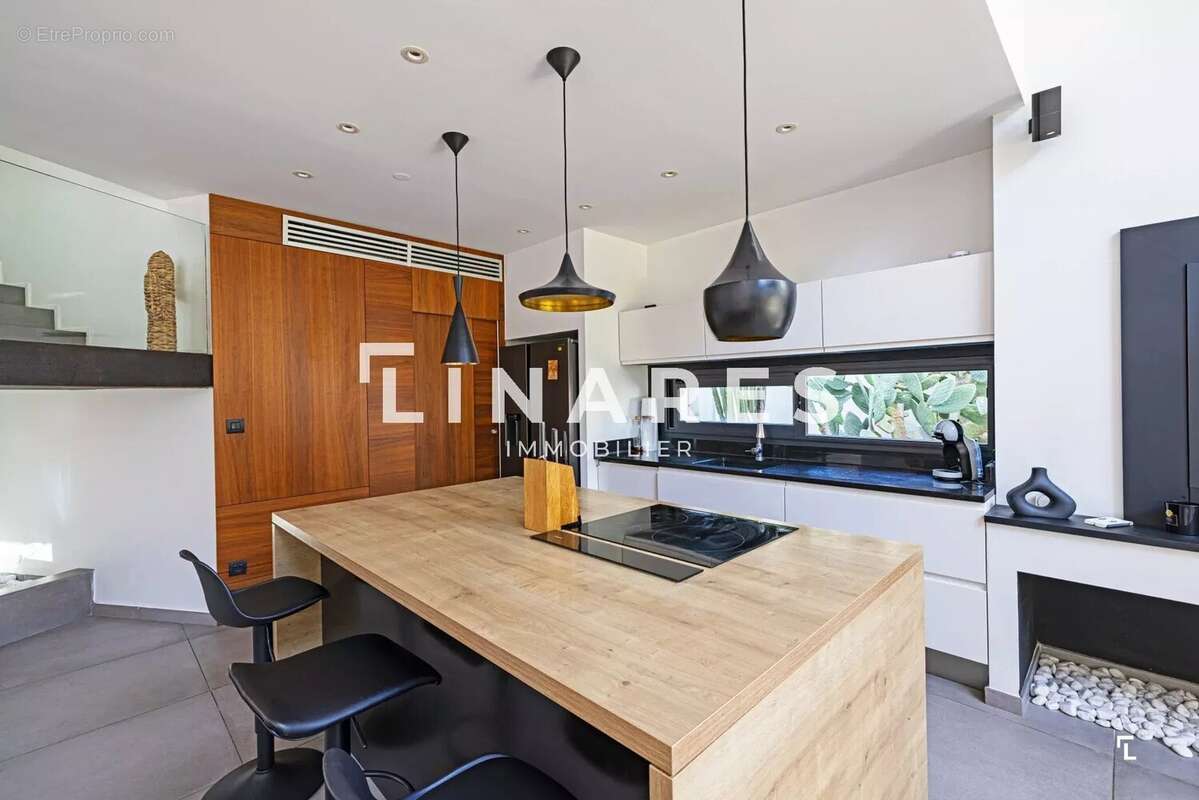 LA CONFIDENTIELLE - Villa T4/5 de 155m² - Piscine - Garage 39m² - Terrain 985m²  - 13012 MARSEILLE - photo 7