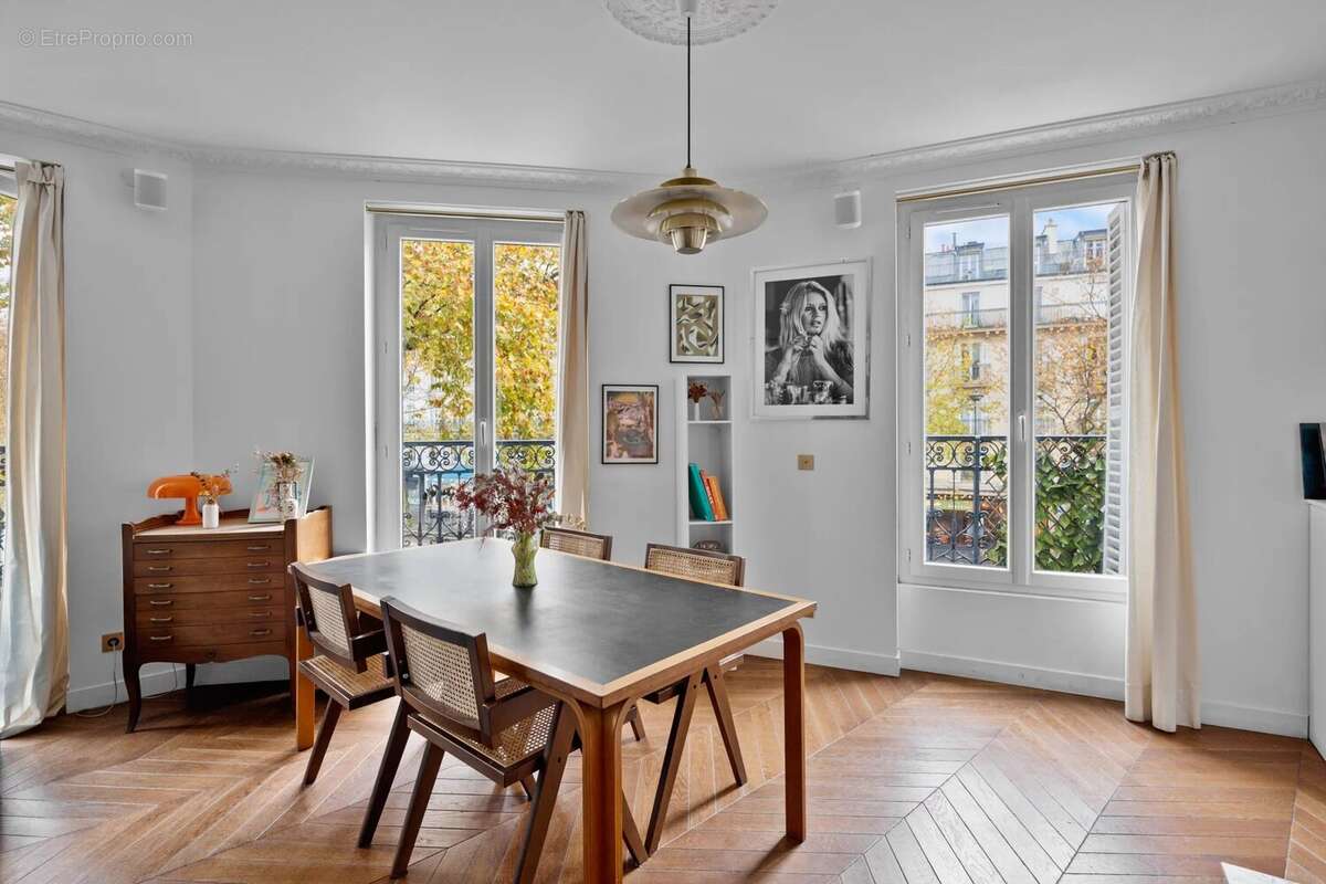 Appartement à PARIS-3E