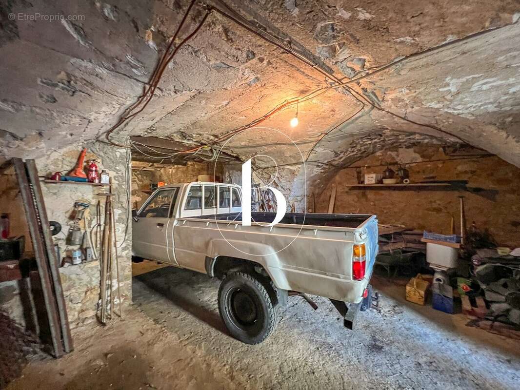 Maison à SAINT-SAUVEUR-DE-CRUZIERES