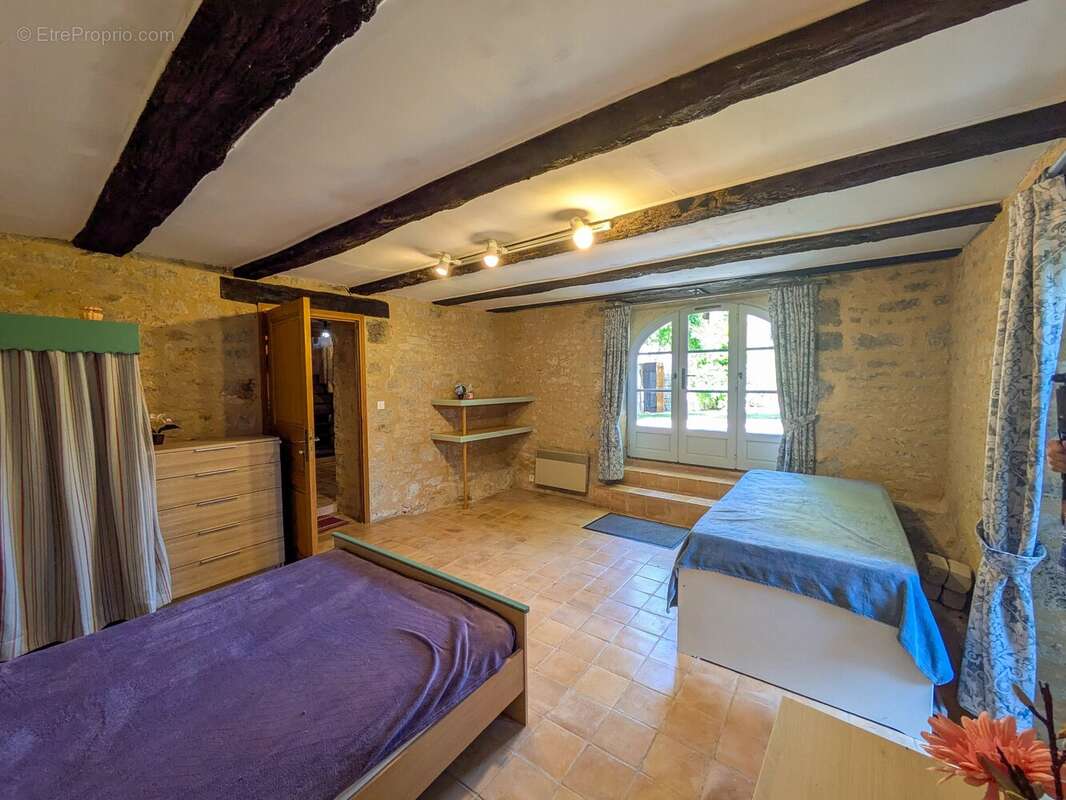 Jolie maison en pierre avec annexe pour les invités. - photo 6