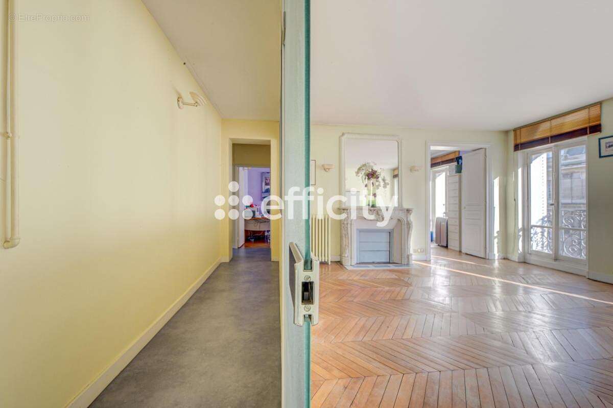 Appartement à PARIS-8E