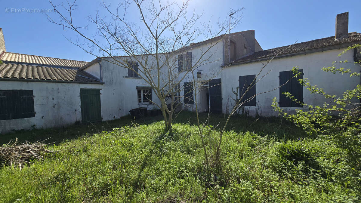 Maison à CROIX-CHAPEAU
