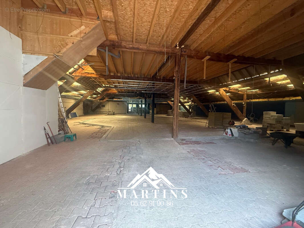 PIERREFITTE-NESTALAS - Bâtiment d'une surface de 750m2 sur terrain de 3500m2 - photo 3