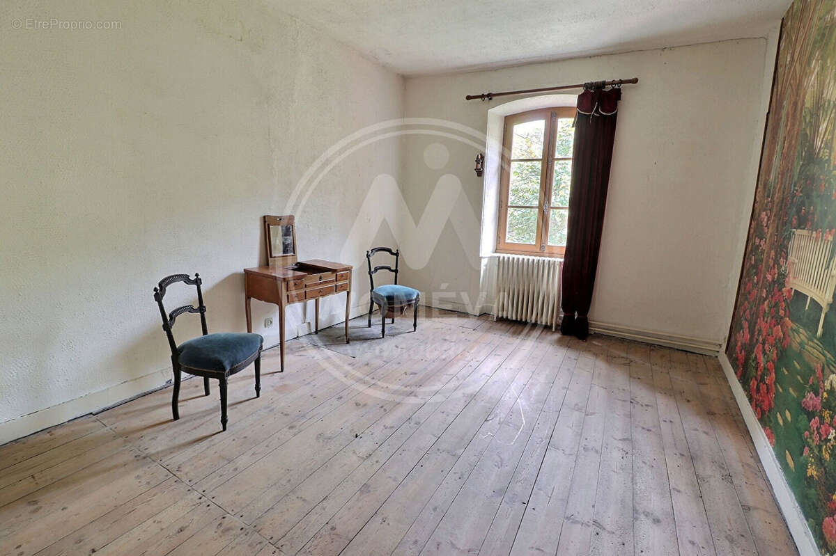 Maison à MONTREGARD