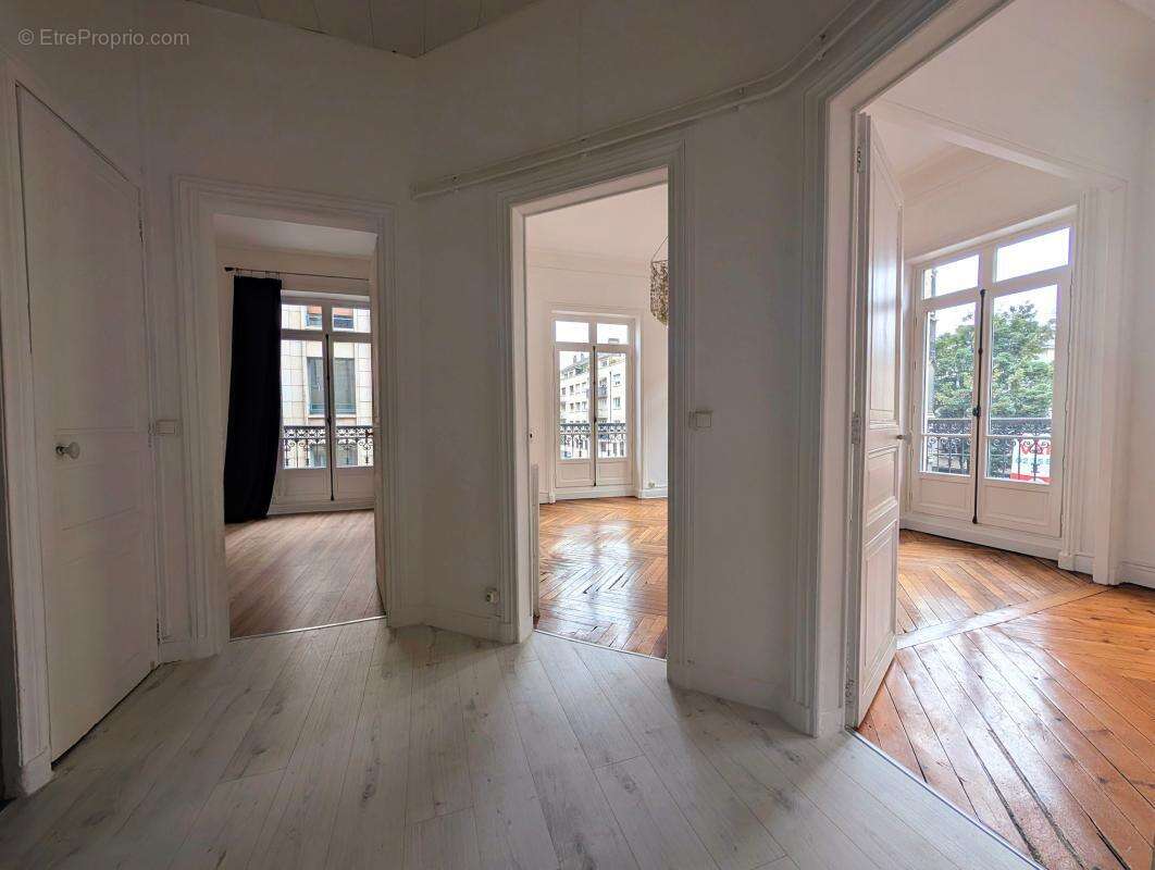 A vendre - Spacieux F2 de caractère en hypercentre de Rouen - photo 4