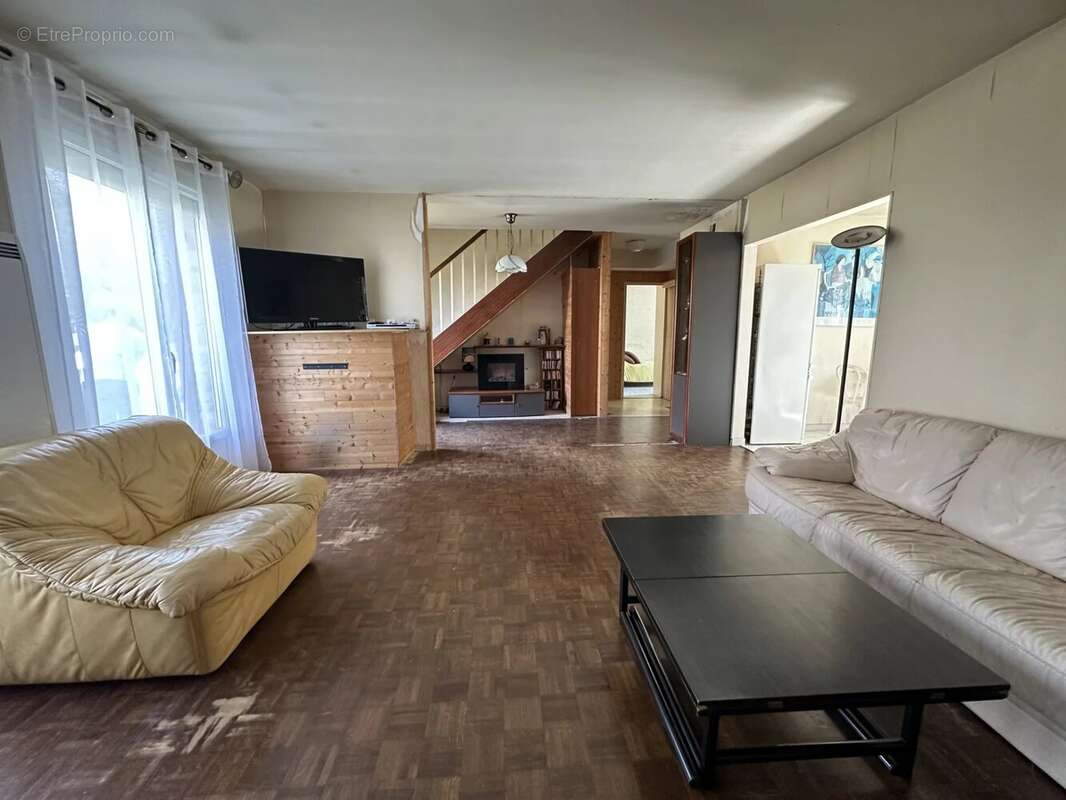 Maison à LE MESNIL-SAINT-DENIS