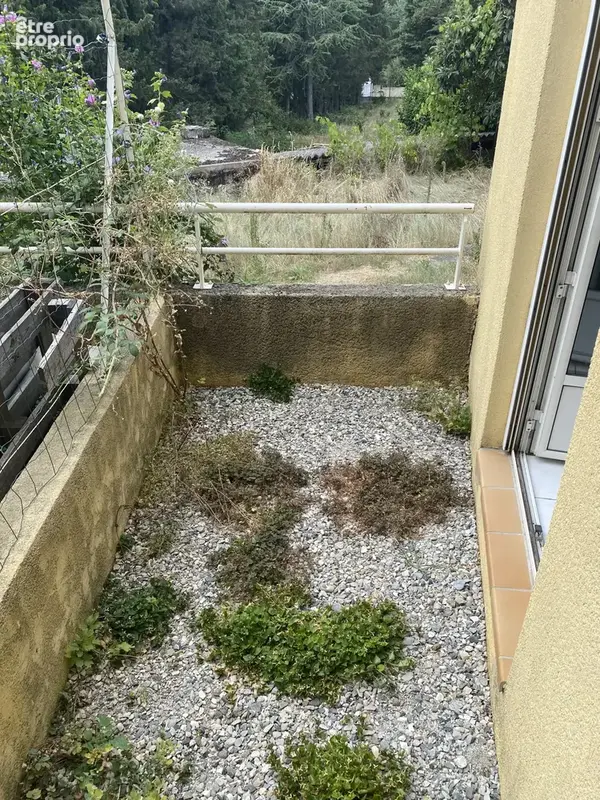 Appartement T2 + cour et places de parking - photo 8