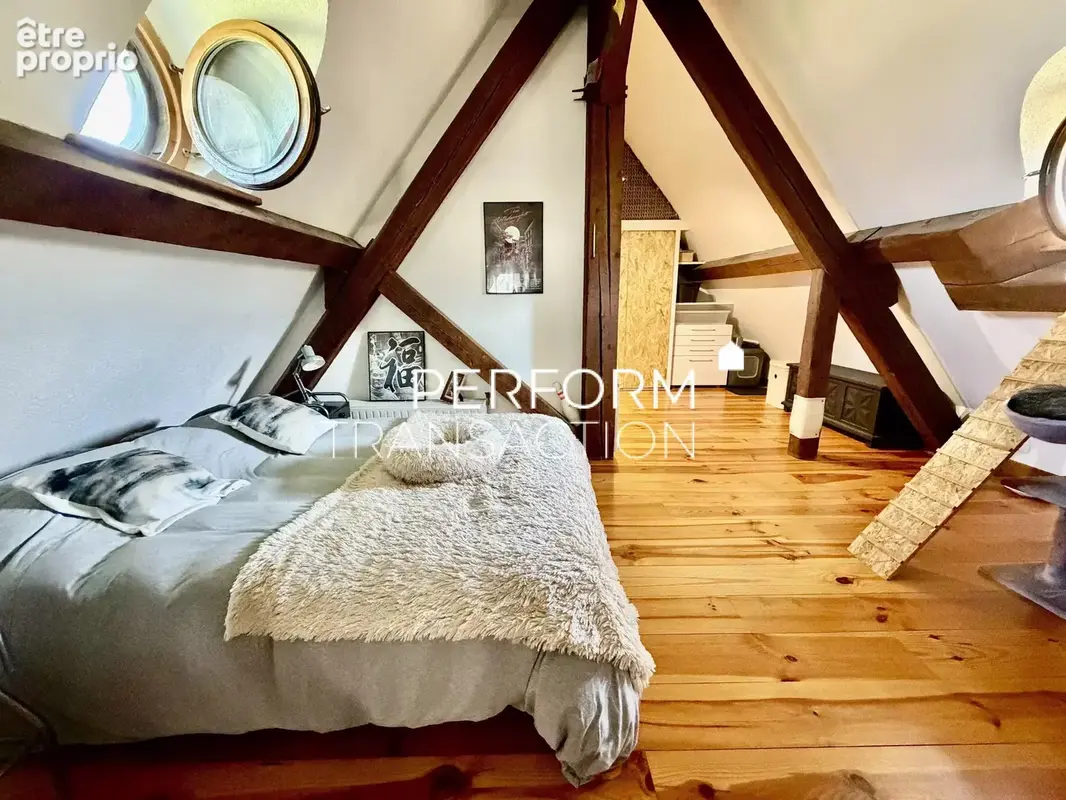 Herbeys-t3 duplex dans le chateau - photo 2