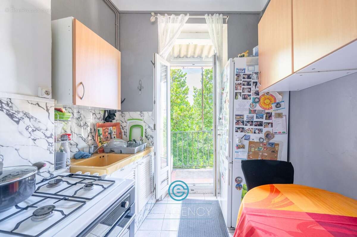 Appartement à MARSEILLE-6E