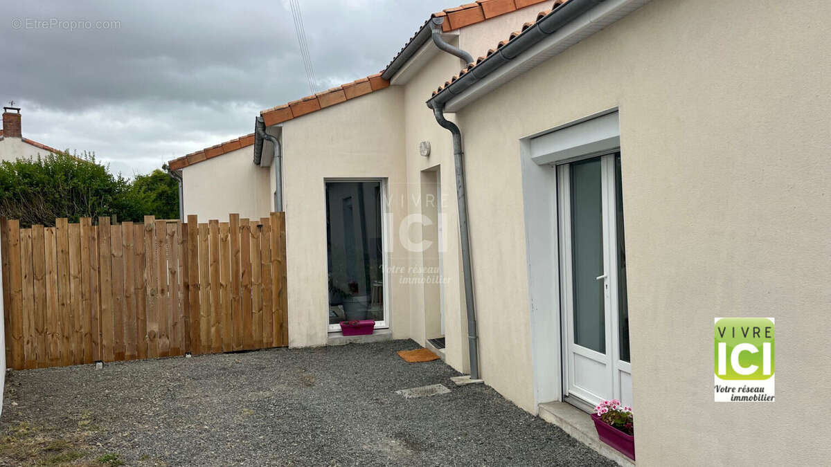 Maison à LA CHAPELLE-BASSE-MER