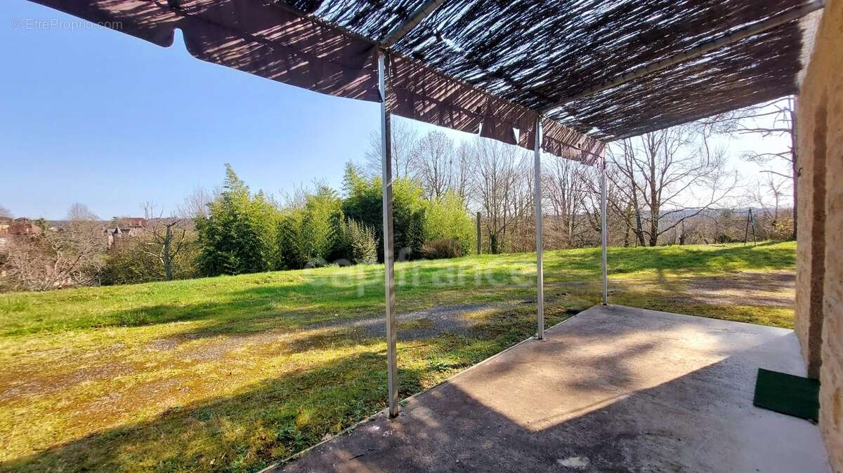Maison familiale de 244m² à Belvès, 8 pièces, 5 chambres, avec vue dégagée et appartement spacieux indépendant, terrain de 3088m - photo 10