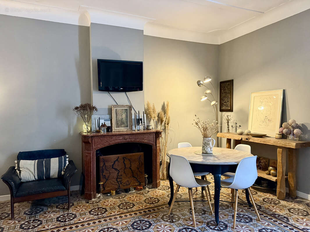 Maison à LA ROQUE-D'ANTHERON