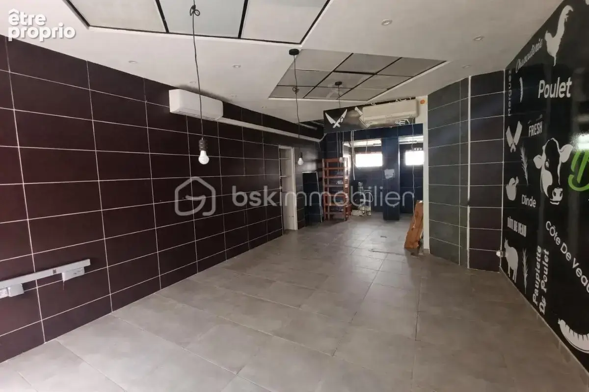 Local commercial avec appartement indépendant et caves - photo 2