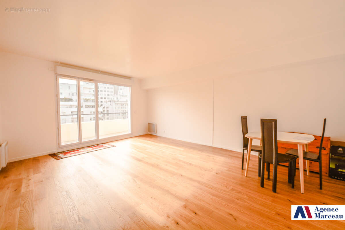 Appartement à COURBEVOIE