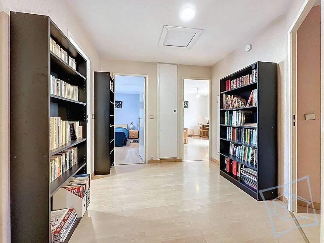 Maison à VOISINS-LE-BRETONNEUX