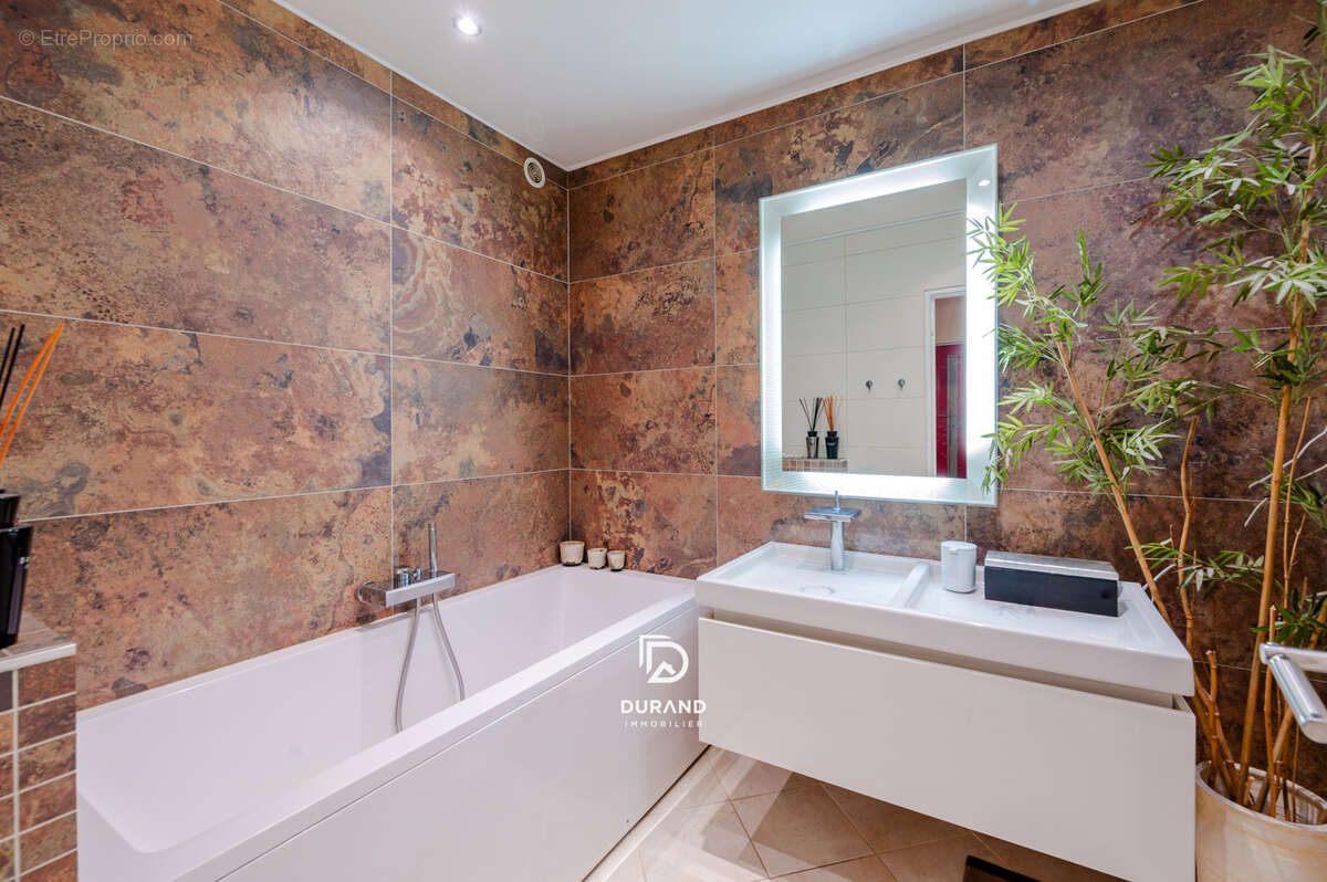Appartement à MARSEILLE-9E