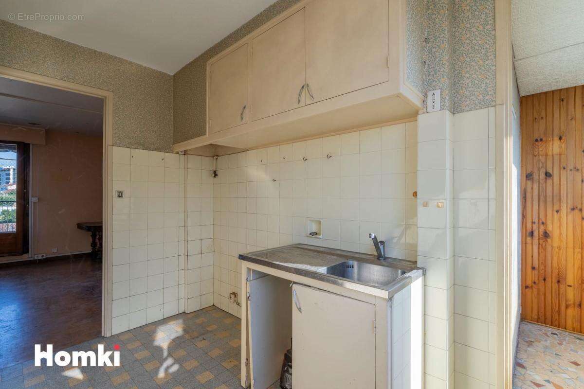Appartement à MARSEILLE-4E