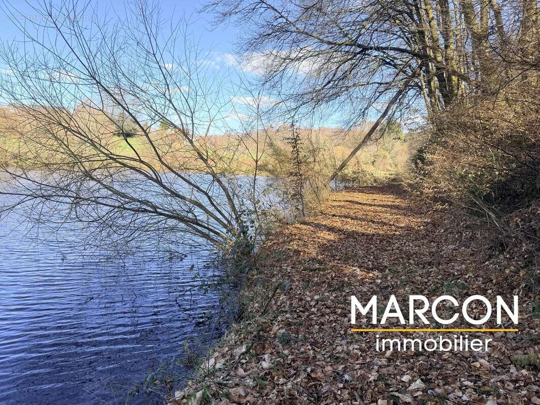 Terrain à AZAT-CHATENET