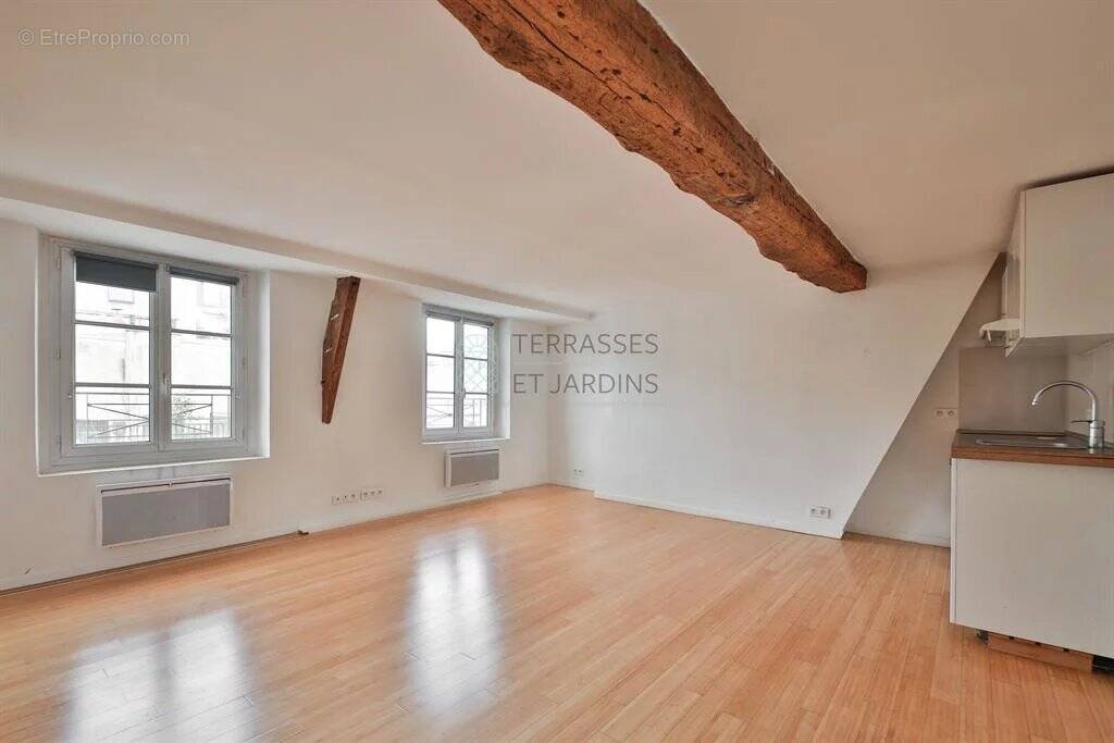 Appartement à PARIS-3E