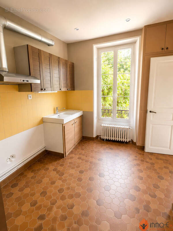 Maison 125 m² à Saint-Maur-Des-Fosses  - photo 3