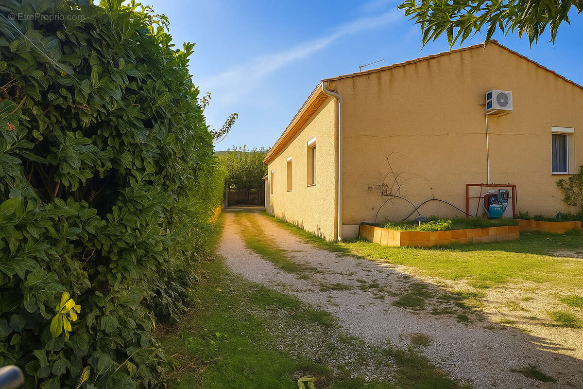 Maison à MAUBEC