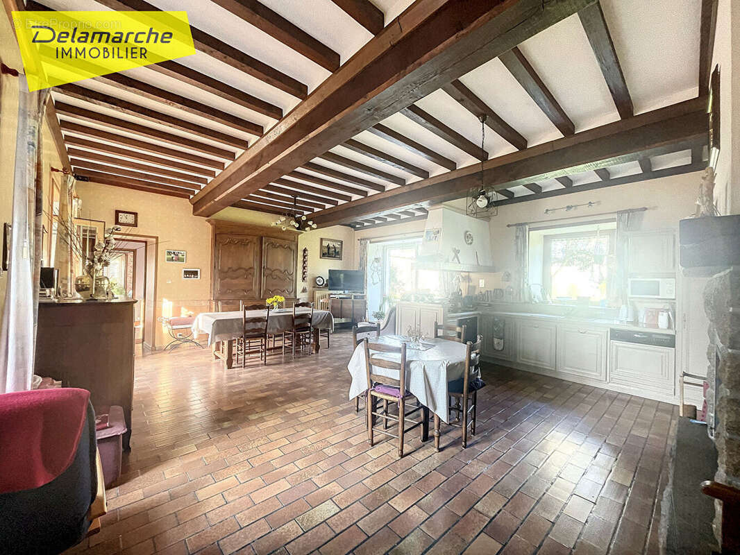 Maison à CERENCES
