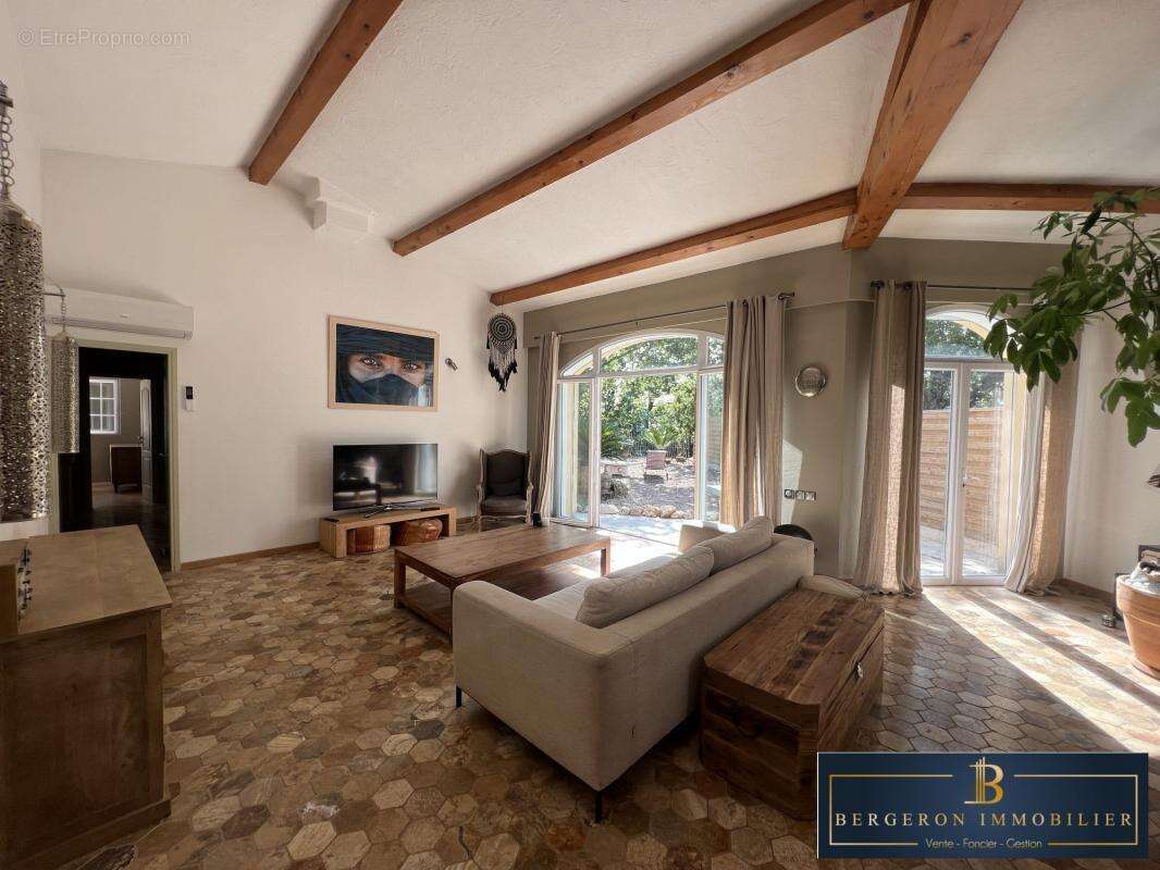 Maison à SAINT-CEZAIRE-SUR-SIAGNE