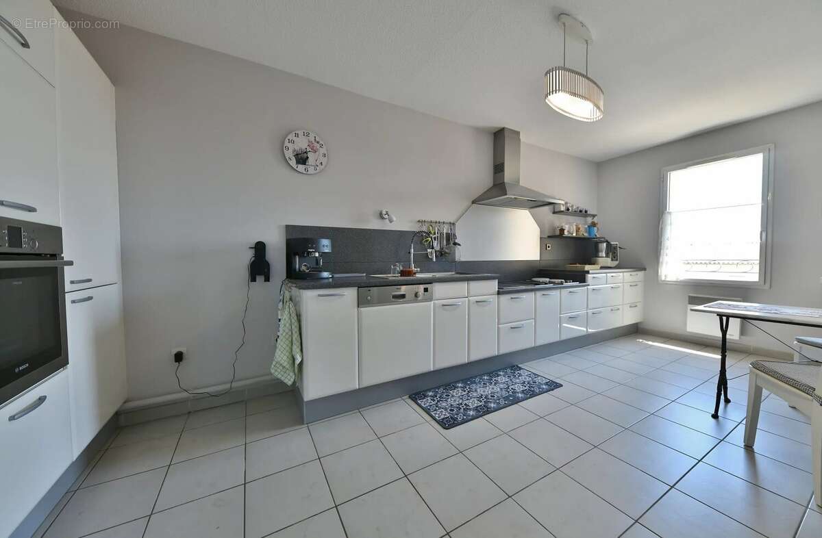 Appartement Uzès, centre-ville à pied, garage - photo 6