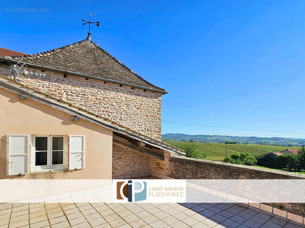 Maison à SOLUTRE-POUILLY