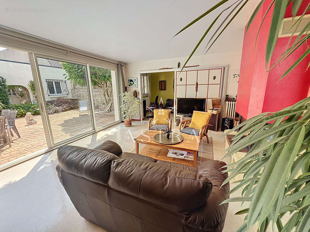 Maison à VERRIERES-LE-BUISSON