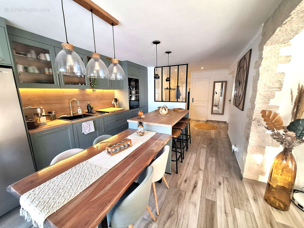 Appartement à PERON