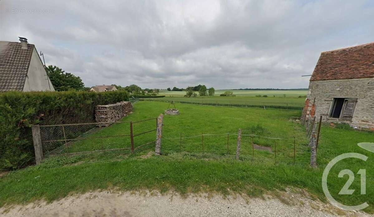 Terrain à VIEUX-CHAMPAGNE