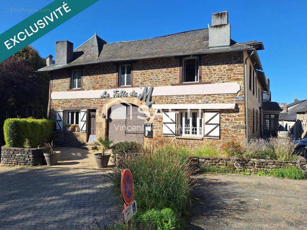 Photo 1 - Commerce à UZERCHE