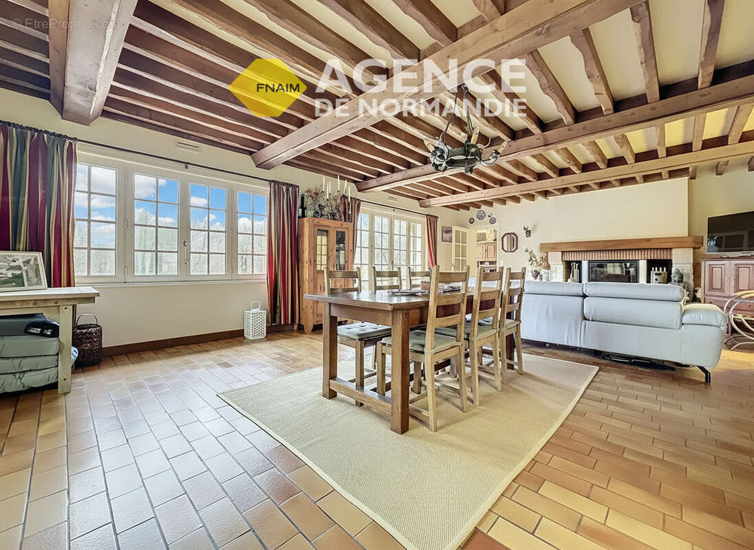 Maison à LA FERTE-FRENEL