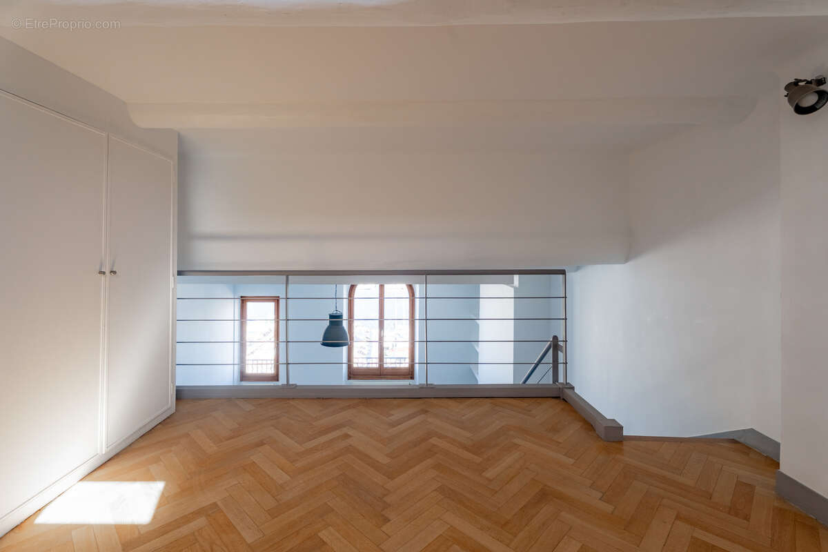 Appartement à MARSEILLE-1E