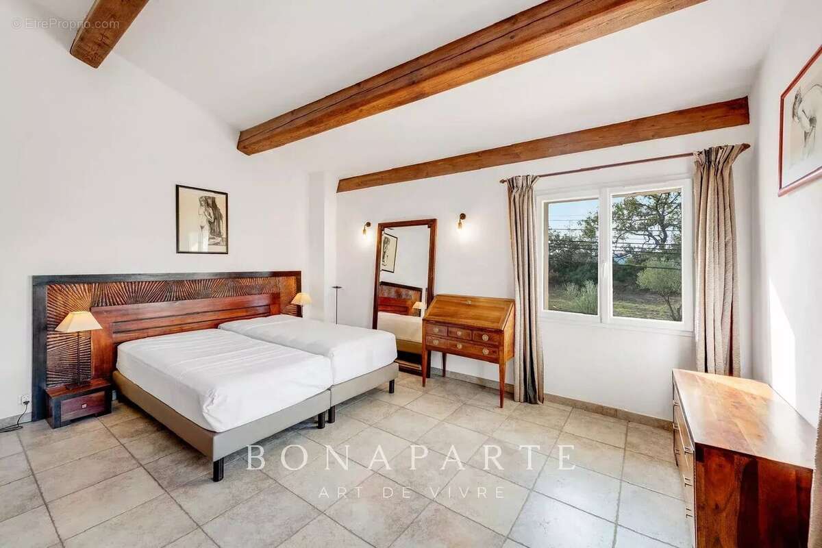 Bagnols-en-forêt - villa provençale - piscine et grand jardin - photo 9