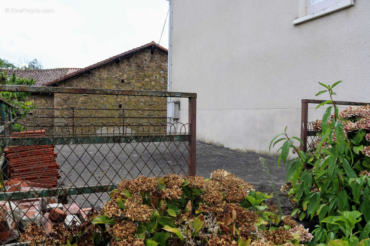 Maison à SAINT-YRIEIX-SOUS-AIXE