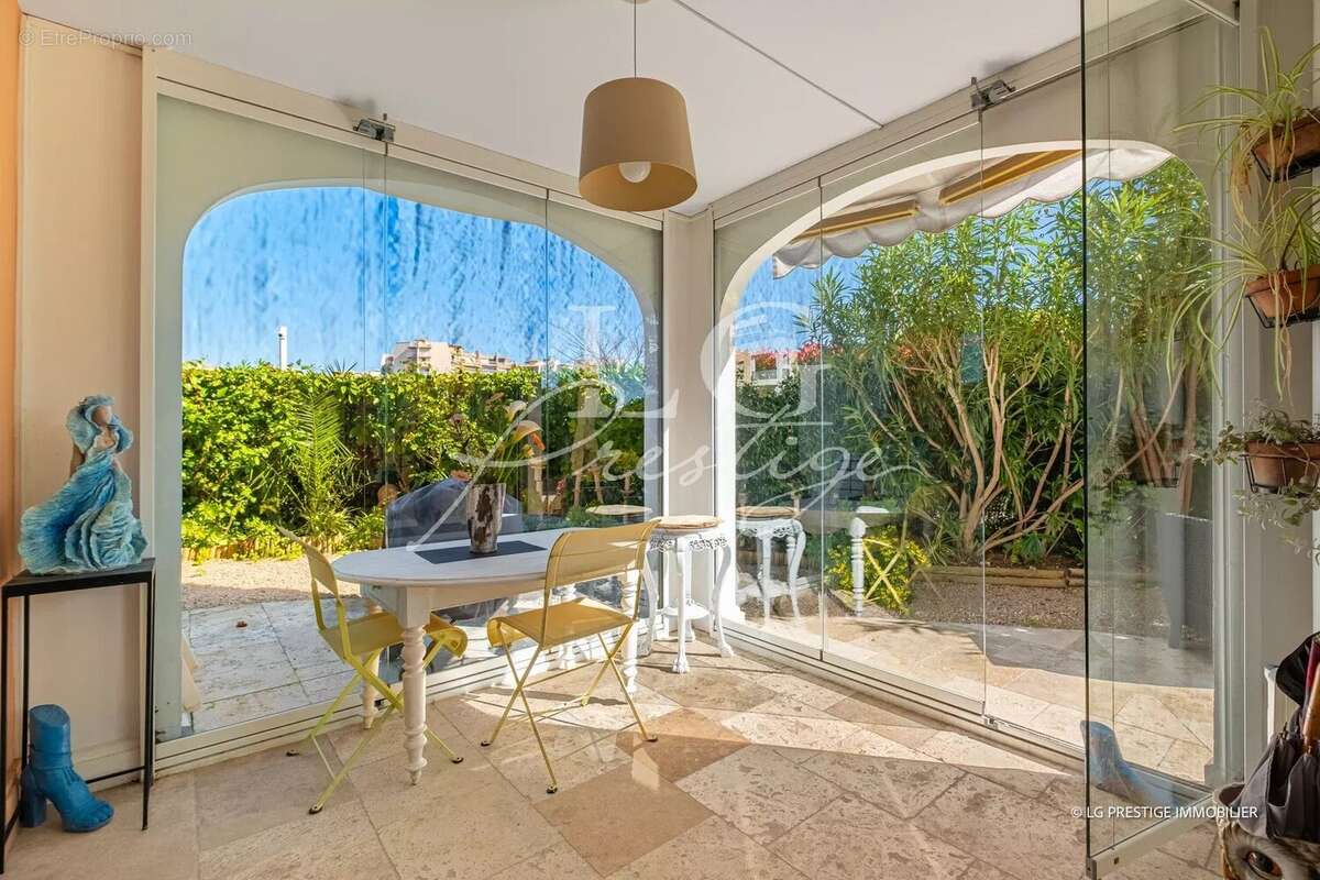 Appartement à MANDELIEU-LA-NAPOULE