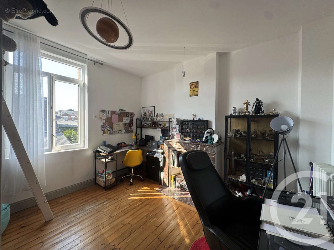 Maison 245 m² à Saint-Quentin  - photo 7
